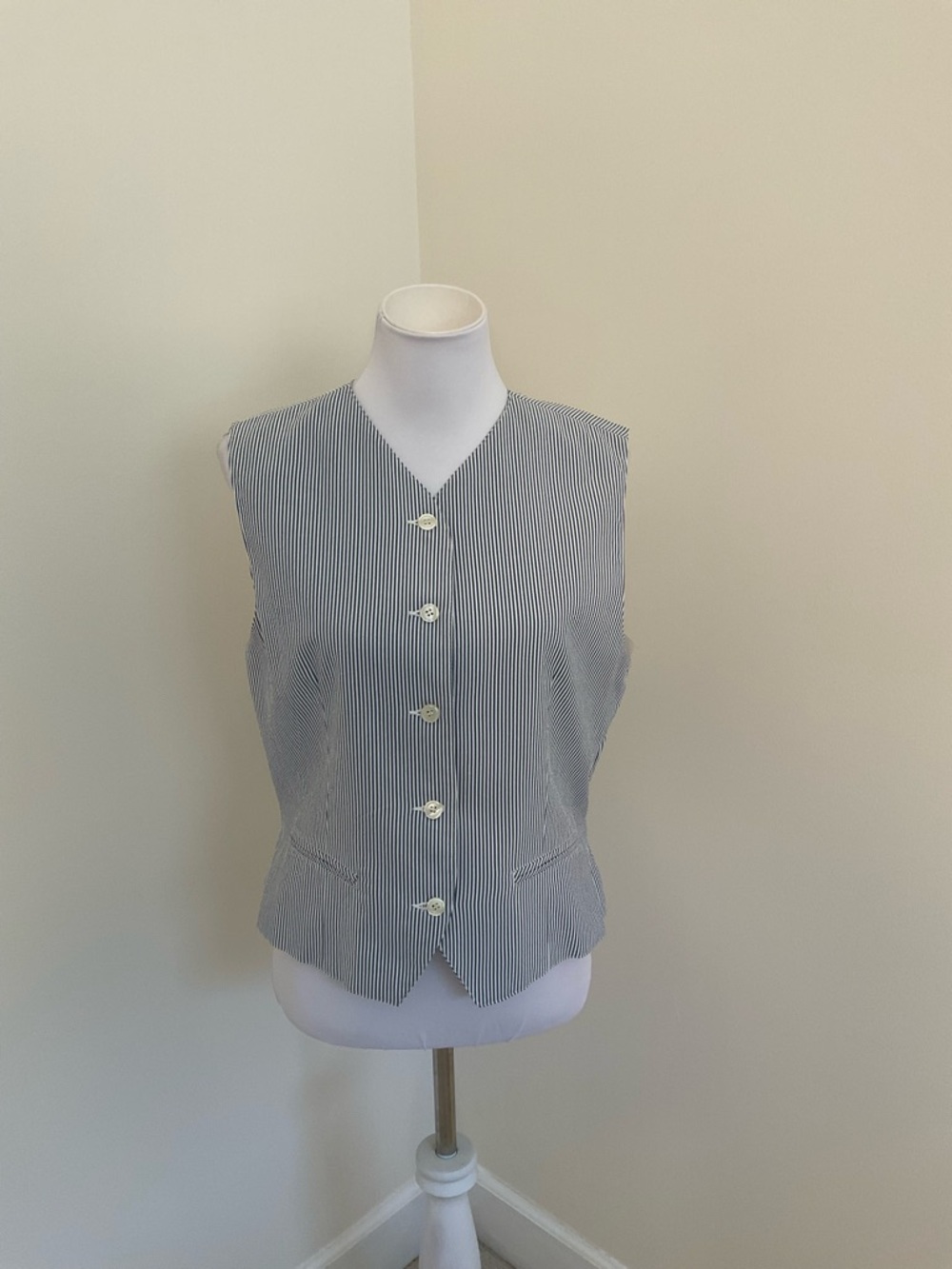 NWT Lizsport Striped Sleeveless Vest with Self-Belt in Navy and White